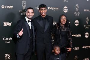 和亚马尔母亲合照先交800欧！友人回应：她很谦逊，不喜欢出风头