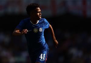 太阳报：切尔西18岁小将埃斯特旺开启慈善项目，免费为青少年服务