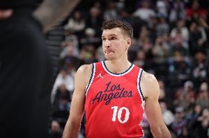 希望无大碍！船记：尚未有博格丹的最新伤病情况