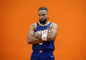 真敢出手！狄龙半场15中6&三分8中2砍全队最高16分 另有2断