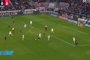 未来是你的！17岁卡尔连场打入左脚世界波，拜仁3-0领先门兴