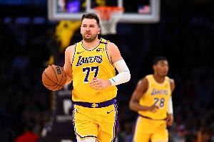 八村塁谈东契奇炸裂表现：太疯狂了 但这对他来说太简单了