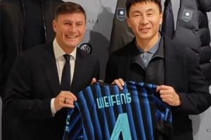  致敬传承，亦致敬热爱🖤💙萨内蒂与李玮锋交换球衣