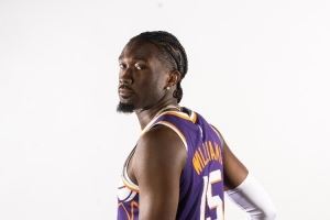  快船内线真空！布克送抛传 马威背身空接潇洒放篮拿分