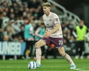  科林斯：这场胜利令人难以置信，我们主场作战总是充满信心