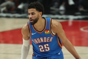  稳定全面！阿杰伊·米切尔15中8&三分3中2 砍下21分6板4助3断