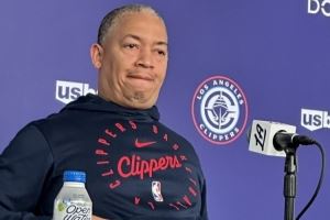  卢：让哈登打那么久确实不公平但布克太强了 我&球队需都做得更好