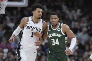  路威：文班亚马应该向字母哥学习 他在转换中要多持球