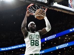  真好用！科塔顺下双手大猩猩空接暴扣