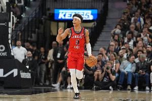  发挥还行！7号秀费尔斯出战26分钟11中4&6罚6中砍下15+3+4