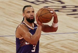  狄龙：我喜欢防守让比赛充满对抗性 得分是锦上添花让对手崩溃