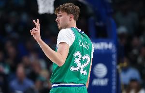  基德：弗拉格攻防都不错拼尽了全力 最后给他喂球应做得更好