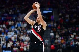  空有身高优势不往内线打！克林根正朝着下一个艾顿的方向发展？