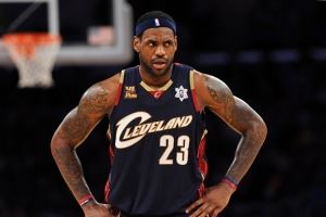  里基·戴维斯：本想和詹姆斯组成双枪 但他却光给我喂球自己不攻