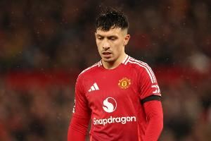 曼晚：利马原本的首发位置被卢克·肖占据，他要等待机会